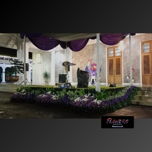Karangan Bunga Dekorasi Podium