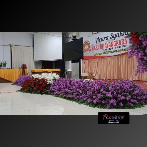 Karangan Bunga Dekorasi Podium